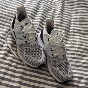 Adidas women’s Ultradream DNA